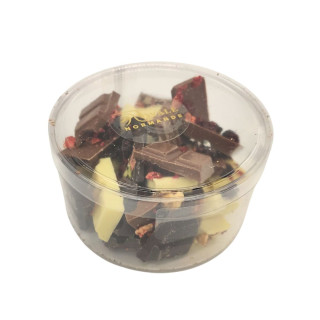 Boîte gourmande de carrés de tablettes trois chocolats inclusions fruits 250g