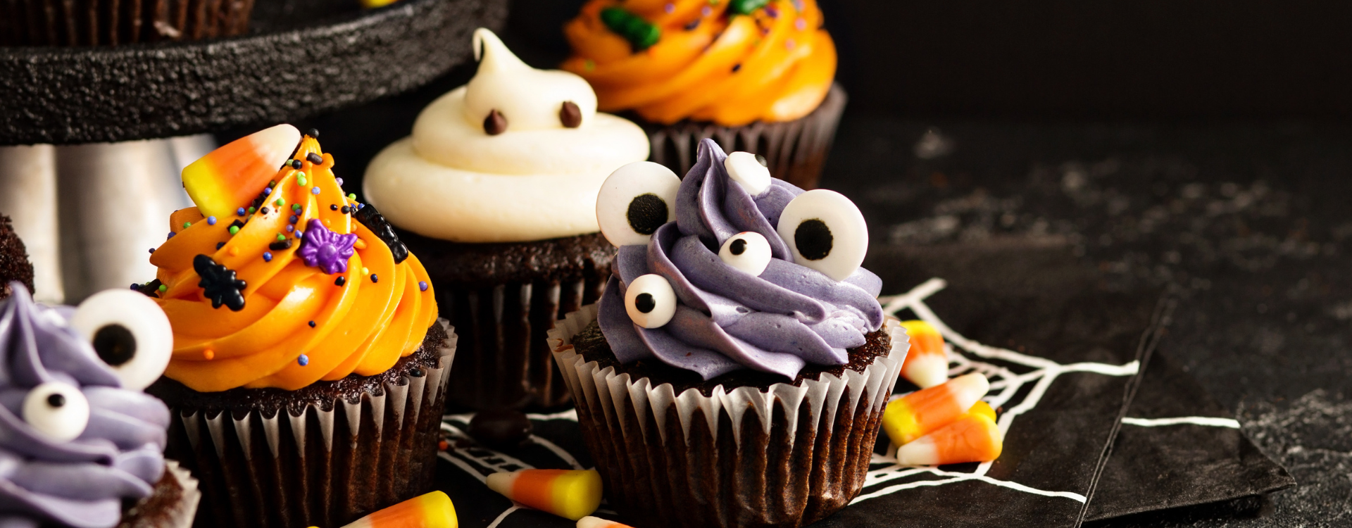 Recette : cupcakes d’Halloween au chocolat et crème colorée