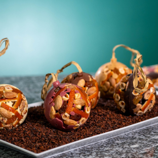 Des mendiants en boules de Noël, recette facile & déco gourmande à suspendre !