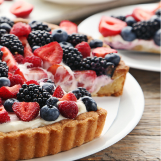 Tarte fraise–myrtille & crème légère citron